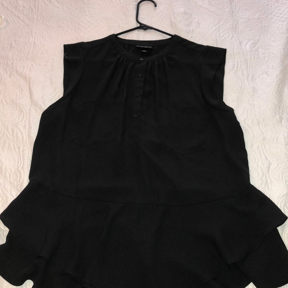 Large Black sleeveless blouse